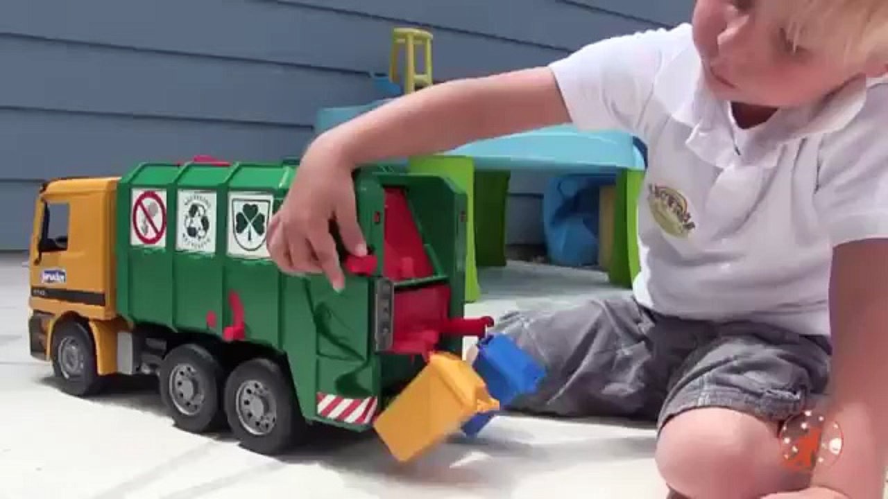 children's toy garbage truck